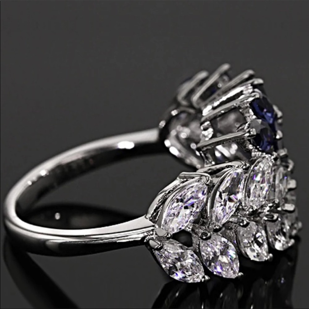 New Women’s 925 Silver Sapphire Ring - Picture 3 of 5